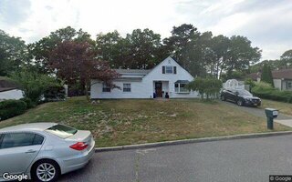 20 Ramsy Ln, Farmingville, NY 11738