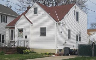 20 Stephen Ave, New Hyde Park, NY 11040
