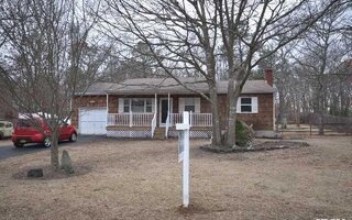 20 Williams St, Center Moriches, NY 11934