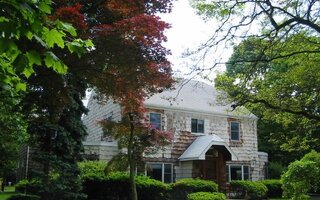 20 Wood Ln, Woodmere, NY 11598