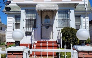 200-15 100th Ave, Hollis, NY 11423