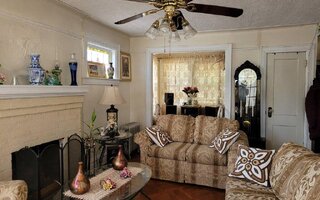 200-15 100th Ave, Hollis, NY 11423