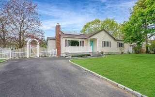 200 Orchid Dr, Mastic Beach, NY 11951