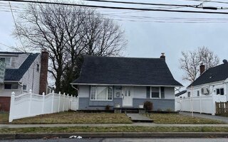 200 Raff Ave, Elmont, NY 11003