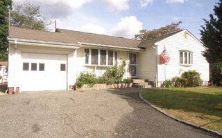 201 Hilltop Dr, Brentwood, NY 11717
