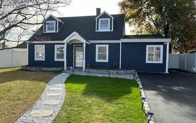 202 Old Farm Rd, Levittown, NY 11756 (Yard)