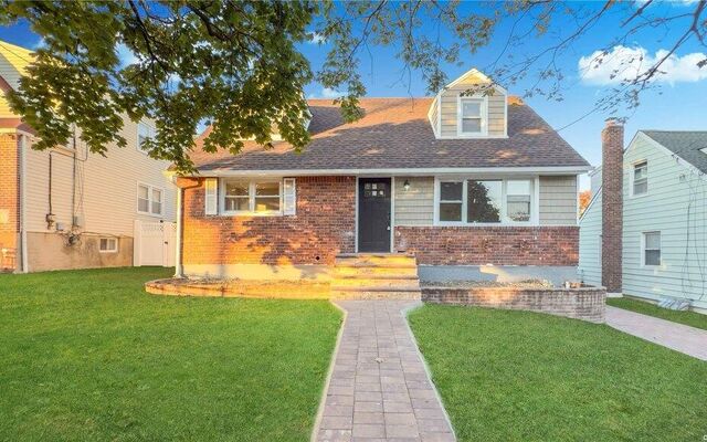 2020 Baylis Ave, Elmont, NY 11003 (Yard)