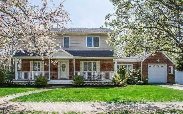 204 Margaret Blvd, Merrick, NY 11566