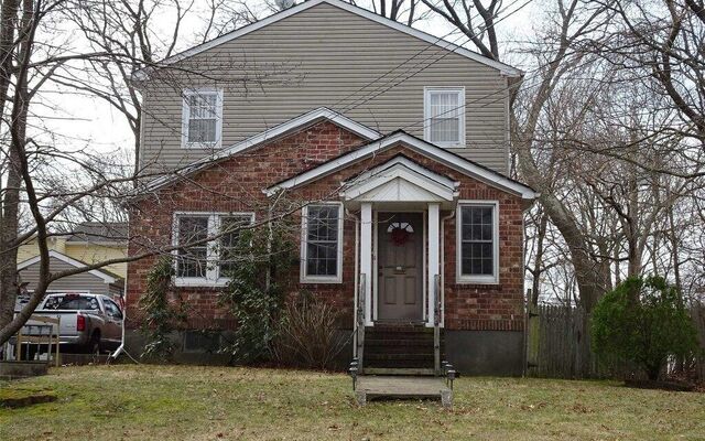 204 Seneca St, Ronkonkoma, NY 11779