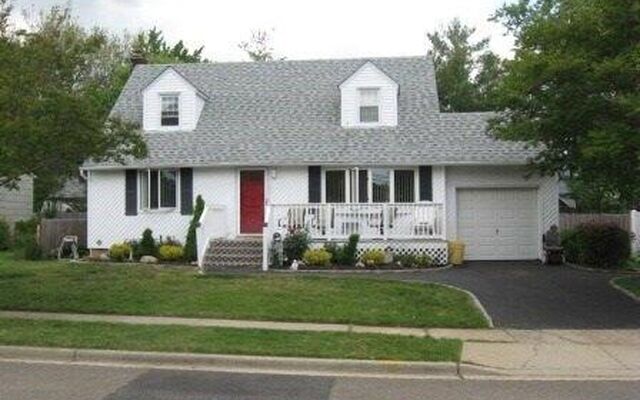 205 Willard Ave, Farmingdale, NY 11735