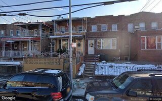 21-21 37th St, Astoria, NY 11105