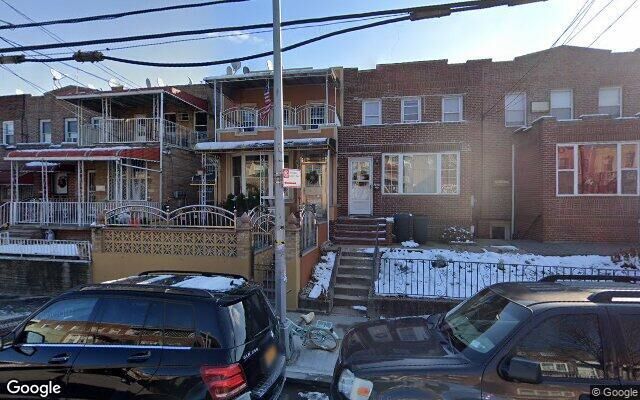 21-21 37th St, Astoria, NY 11105
