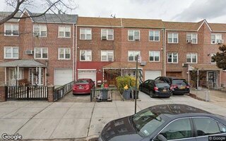 21-28 Steinway St, Astoria, NY 11105