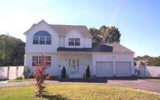 21 43rd St, Centereach, NY 11720