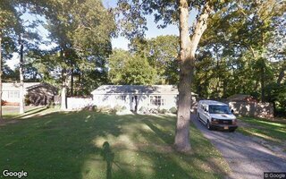 21 5th St, Moriches, NY 11955