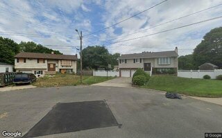 21 Roslyn Ct, East Patchogue, NY 11772