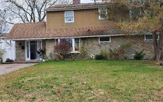 21 Family Ln, Levittown, NY 11756