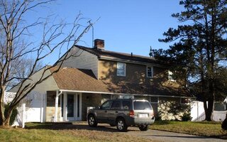 21 Family Ln, Levittown, NY 11756