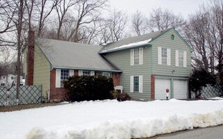 21 Hitching Post Ln, Glen Cove, NY 11542