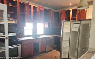 21 Ormond Pl, Staten Island, NY 10305
