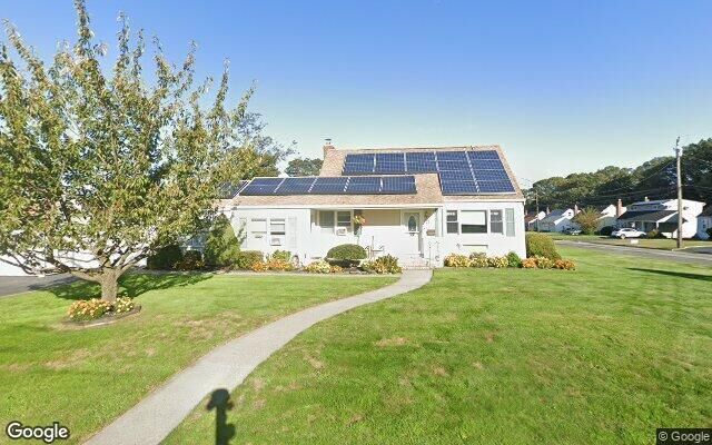 21 Parliament Pl, North Babylon, NY 11703
