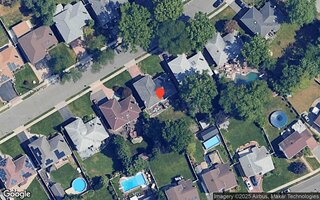 21 Pinetree Rd, Westbury, NY 11590