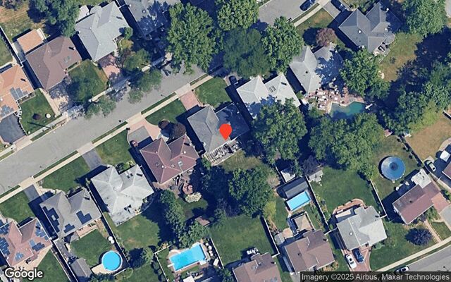 21 Pinetree Rd, Westbury, NY 11590