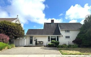 21 Piper Ln, Levittown, NY 11756