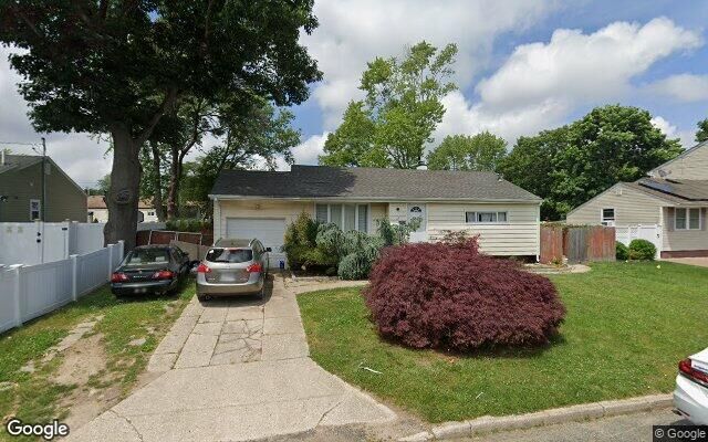 21 Rutledge St, Brentwood, NY 11717