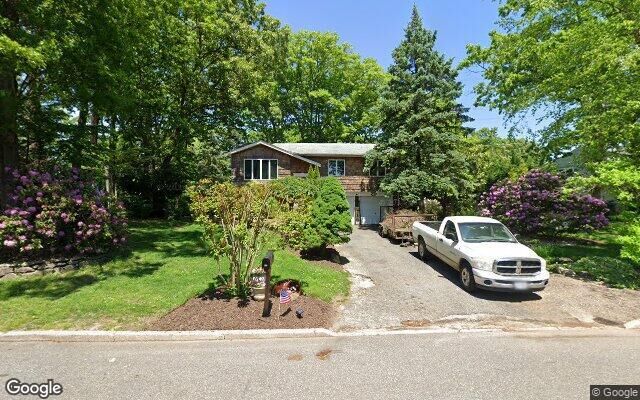 21 Sunflower Dr, Hauppauge, NY 11788