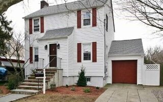 21 W 2nd St, Freeport, NY 11520