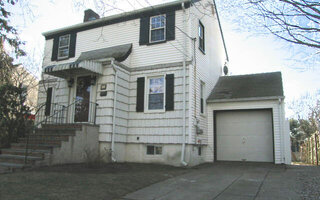 21 W 2nd St, Freeport, NY 11520