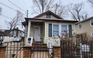 210 Dartmouth St, Hempstead, NY 11550