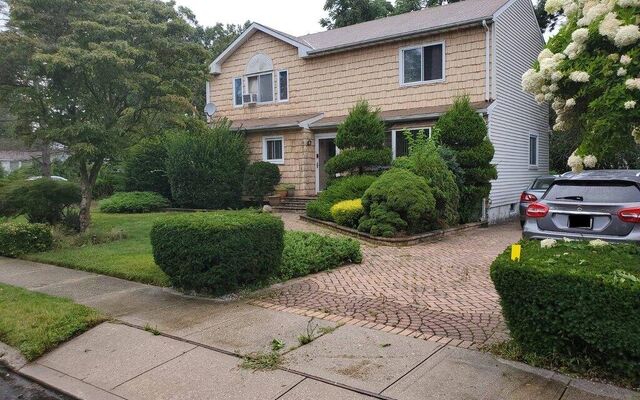 211 41st St, Copiague, NY 11726