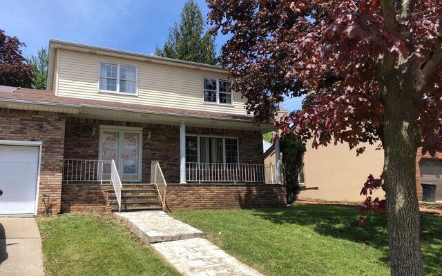211 Kinghorn St, Staten Island, NY 10312 (Yard)