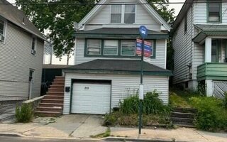 211 Morningstar Rd, Staten Island, NY 10303