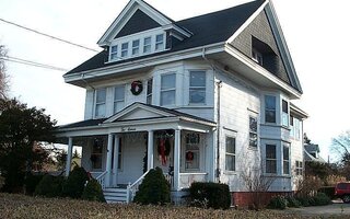 211 Pine St, Freeport, NY 11520