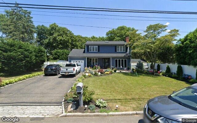 2115 Louis Kossuth Ave, Ronkonkoma, NY 11779