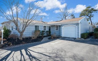 212 Blue Point Rd W, Holtsville, NY 11742