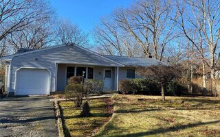 212 Helme Ave, Miller Place, NY 11764
