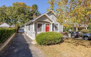 212 Johnson St, Centerport, NY 11721