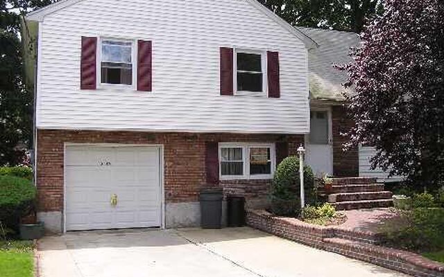 2126 3rd Ave, Merrick, NY 11566