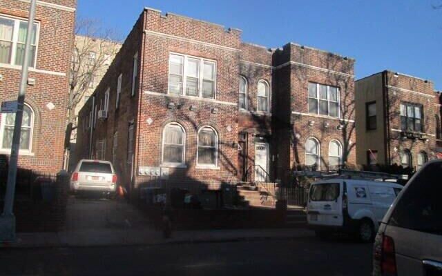 213 E 96th St, Brooklyn, NY 11212 (Road)