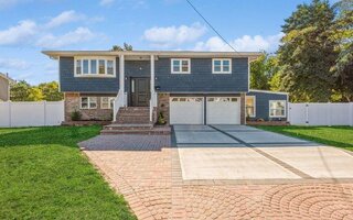215 3rd St, Lindenhurst, NY 11757