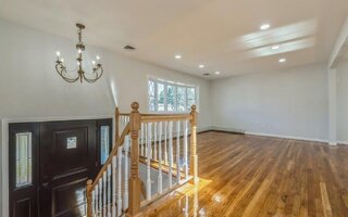 215 3rd St, Lindenhurst, NY 11757