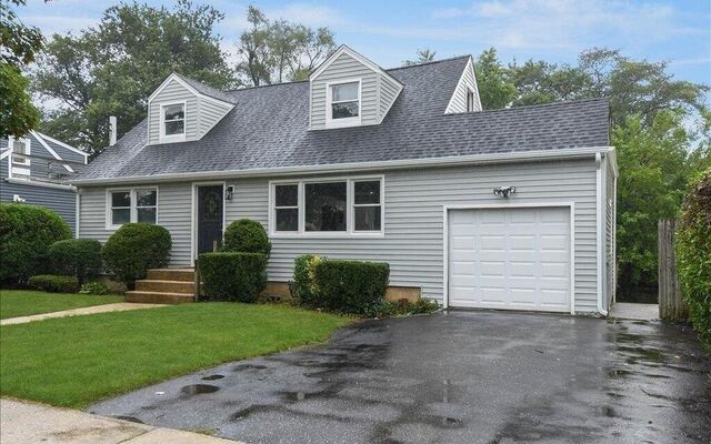 2151 Johnson Pl, Bellmore, NY 11710 (House View)