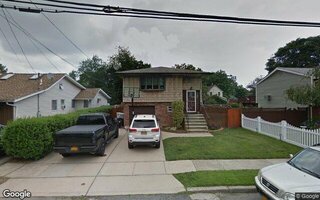 216 S 8th St, Lindenhurst, NY 11757