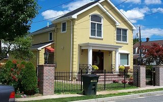 216 Smith St, Woodmere, NY 11598