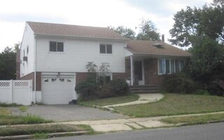 217 Floral Ave, Plainview, NY 11803