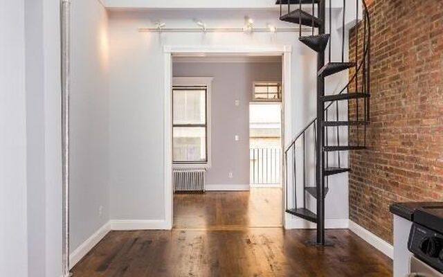 218 E 25th St, New York, NY 10010